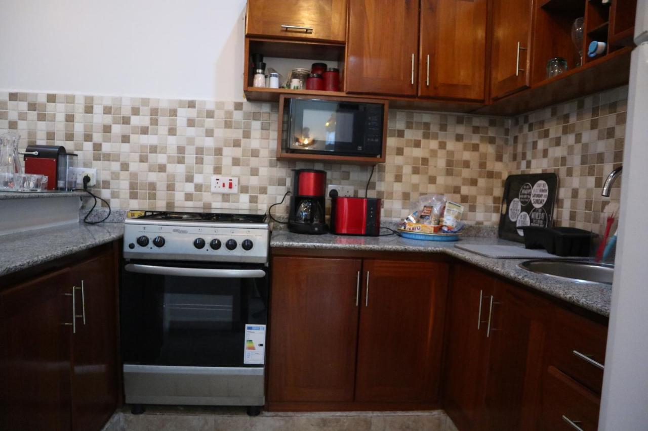 Jambo Villa, Beautiful Private At 2 Minutes From The Villa